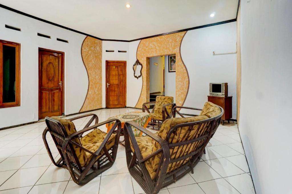 Oyo 3956 Hotel Palem 2 Syariah Malang Ngoại thất bức ảnh
